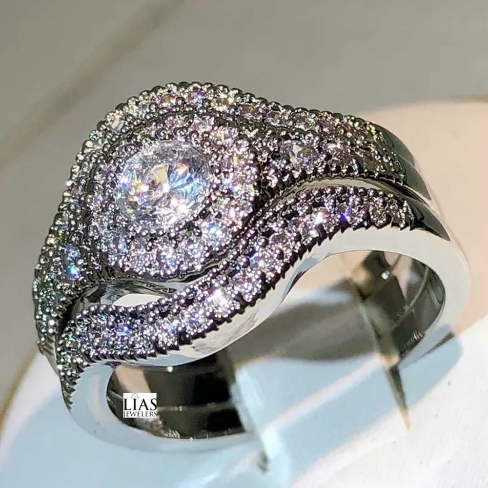 New 18k white gold wedding ring set